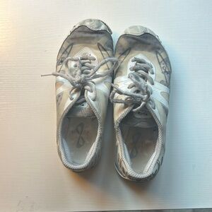 Nfinity Vengeance Sneaker Size 5 with Nfinity size 5 bag (never been used)